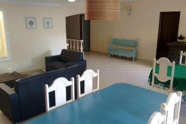 Le Monde Hostel   Suites E Camas