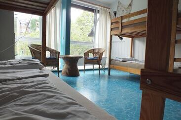 Max Hostel
