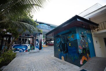 استراحتگاه Pescadores Suites Moalboal