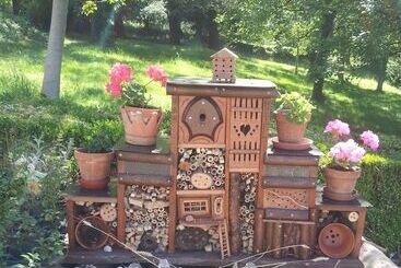 تختخواب و صبحانه 13 Bees