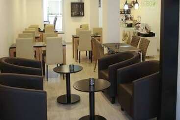 تختخواب و صبحانه Suites Guest House