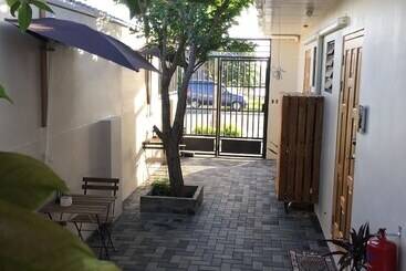 تختخواب و صبحانه The Pier Beach Inn & Suites