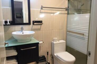 تختخواب و صبحانه The Pier Beach Inn & Suites