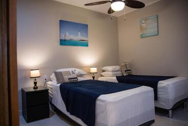 تختخواب و صبحانه The Pier Beach Inn & Suites