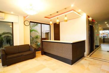 هتل Aarya Inn