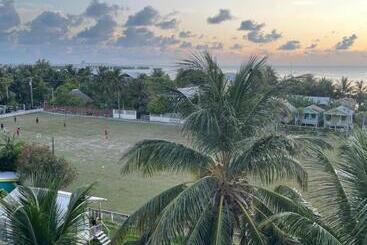 هتل Caye Caulker Beach