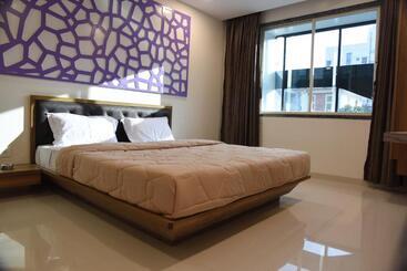 The Pacific Hotel, Vadodara