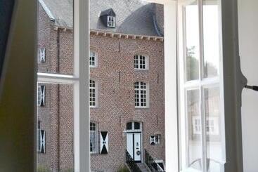 تختخواب و صبحانه Kasteel Aldenghoor