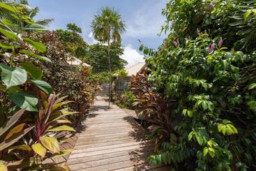 تختخواب و صبحانه Pur Boutique Cabanas, Adults Only