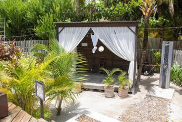 تختخواب و صبحانه Pur Boutique Cabanas, Adults Only