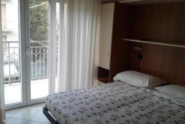 فندق Albergo Moderna