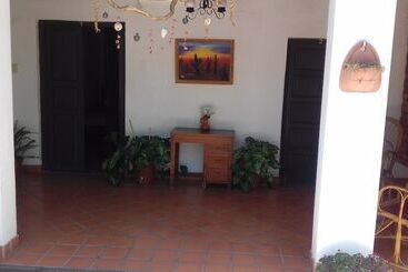 هتل Hostal Tierra De Vinos