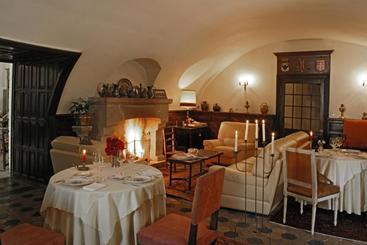 Отель Hostellerie De La Commanderie