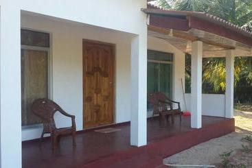 酒店 Island Breeze Inn