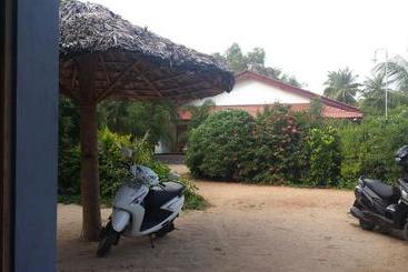 酒店 Island Breeze Inn