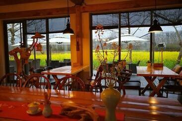 استراحتگاه Huangshan Huizhou Creek Villa