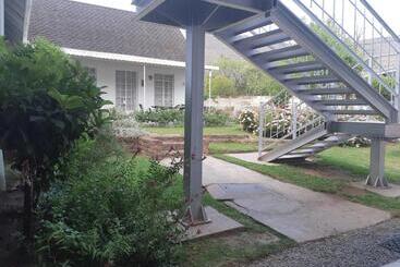 تختخواب و صبحانه Mentor Guest House