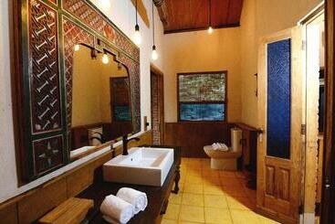 Desa Alamanis Resort Villa