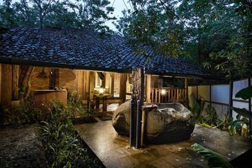 Desa Alamanis Resort Villa