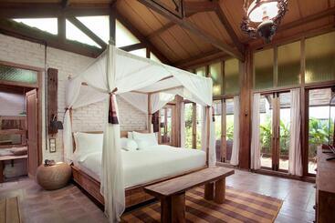 Desa Alamanis Resort Villa