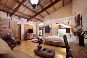 Desa Alamanis Resort Villa