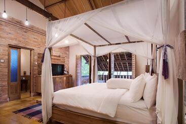 Desa Alamanis Resort Villa