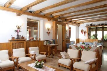هتل Albergo Dolomiti
