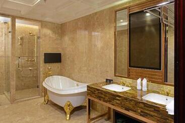 هتل Menshine Gloria Plaza