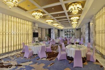 هتل Menshine Gloria Plaza