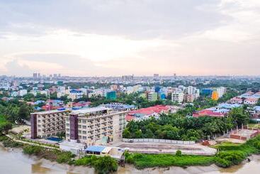 هتل Sincere Smile Yangon