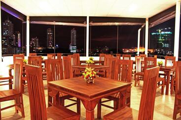 هتل Thilhara Days Inn