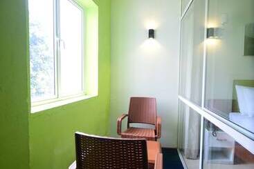 هتل Thilhara Days Inn