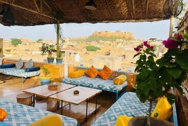 Jaisalmer Hostel Crowd