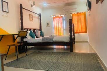 Jaisalmer Hostel Crowd