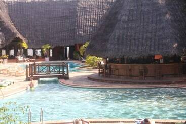 استراحتگاه Blue Bay Village