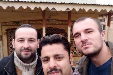 تختخواب و صبحانه House Boat New Pala Palace