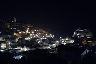 تختخواب و صبحانه Locus Amoenus