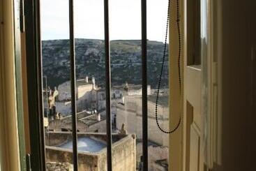 تختخواب و صبحانه Locus Amoenus