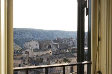 تختخواب و صبحانه Locus Amoenus