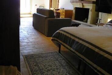 تختخواب و صبحانه Locus Amoenus