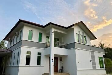 تختخواب و صبحانه Villa Dadap