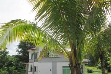 تختخواب و صبحانه Villa Dadap