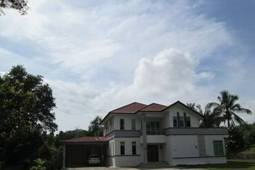 تختخواب و صبحانه Villa Dadap