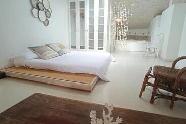 هتل Hosteria De Arnuero
