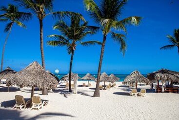 هتل Los Corales Beach Village