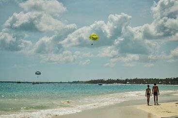 هتل Los Corales Beach Village