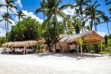 هتل Los Corales Beach Village