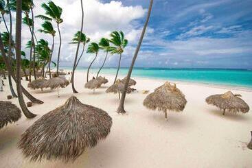 هتل Los Corales Beach Village