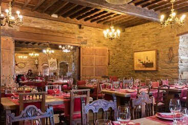 هتل Prada A Tope   Palacio De Canedo