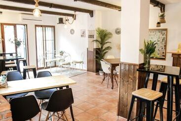 هتل Restaurante Viñas Viejas
